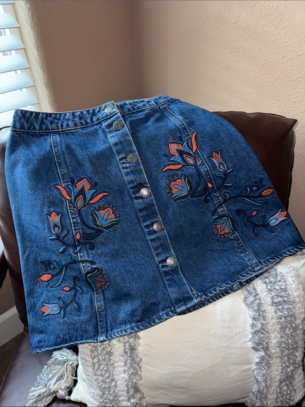Pull&Bear Embroidered Button Up Skirt